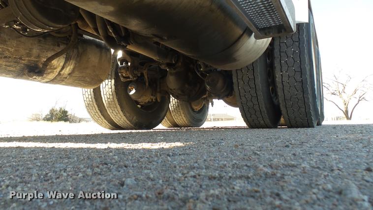 image for item DA0408 2007 Peterbilt 379 semi truck