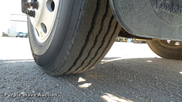 image for item DA0408 2007 Peterbilt 379 semi truck