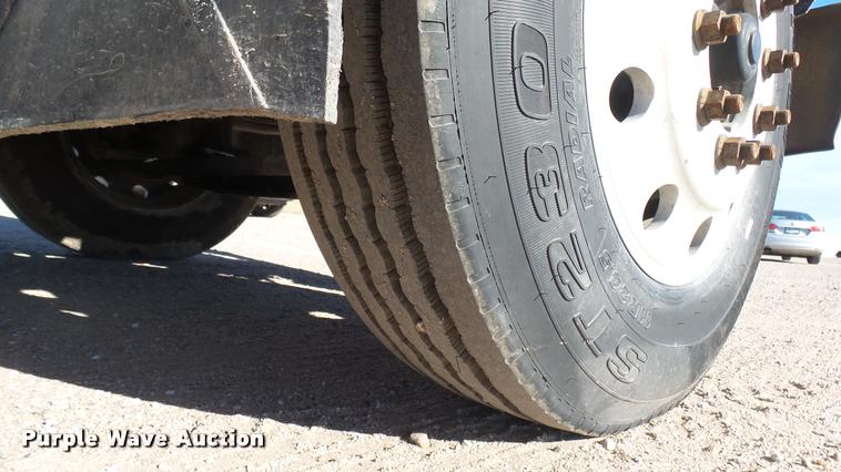 image for item DA0408 2007 Peterbilt 379 semi truck