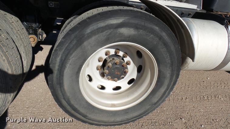 image for item DA0408 2007 Peterbilt 379 semi truck