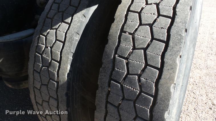 image for item DA0408 2007 Peterbilt 379 semi truck