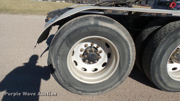 image for item DA0408 2007 Peterbilt 379 semi truck