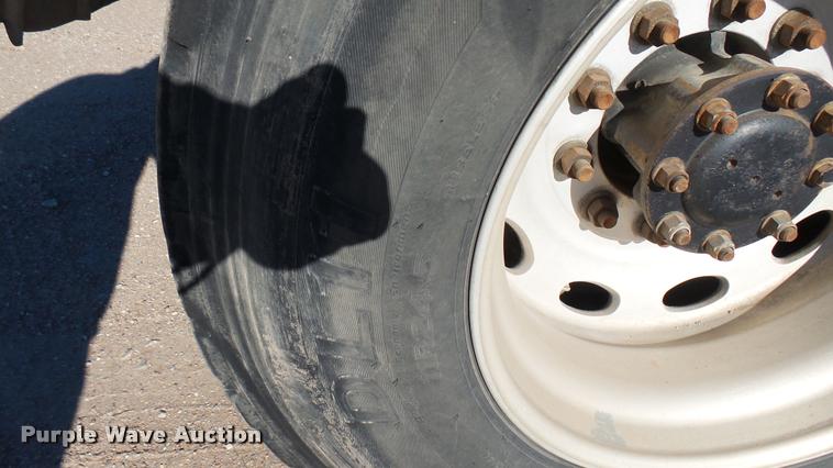 image for item DA0408 2007 Peterbilt 379 semi truck