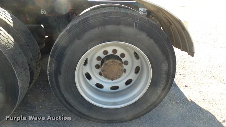 image for item DA0408 2007 Peterbilt 379 semi truck