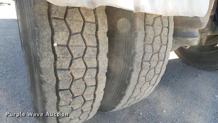 image for item DA0408 2007 Peterbilt 379 semi truck