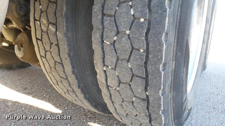 image for item DA0408 2007 Peterbilt 379 semi truck