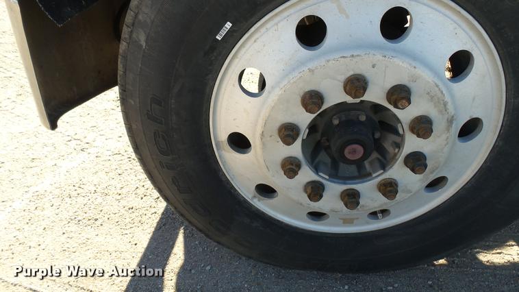 image for item DA0408 2007 Peterbilt 379 semi truck