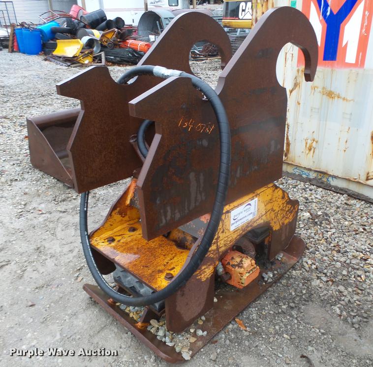 image for item DA0549 Hydraulic plate compactor