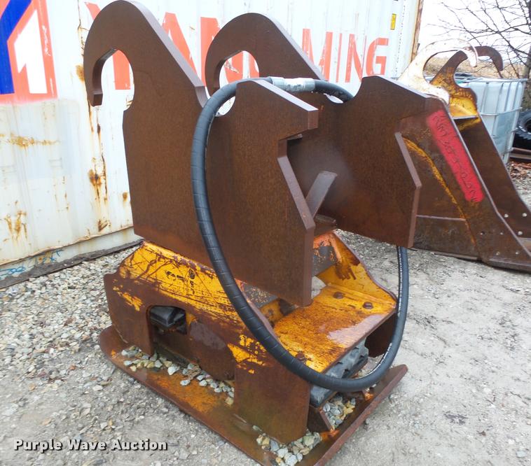 image for item DA0549 Hydraulic plate compactor