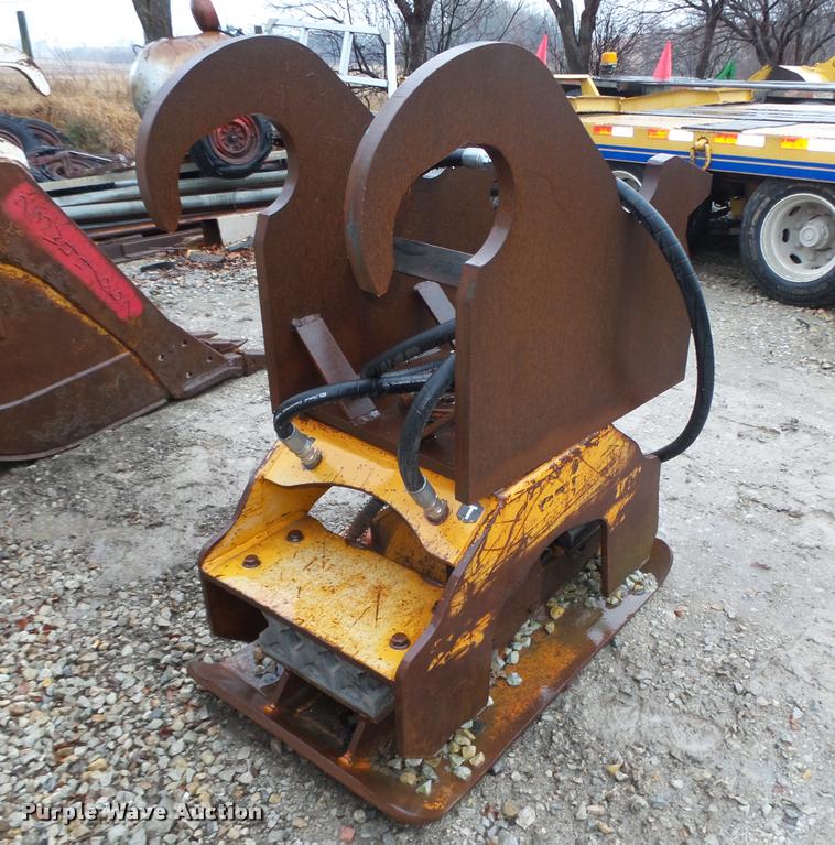 image for item DA0549 Hydraulic plate compactor