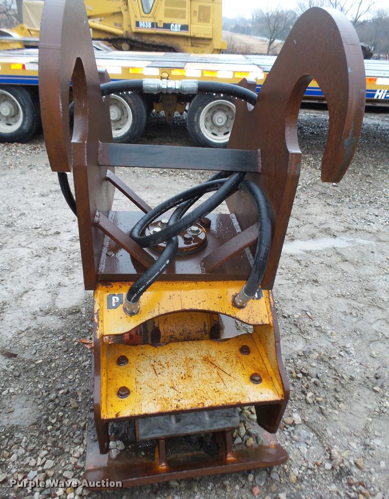 image for item DA0549 Hydraulic plate compactor