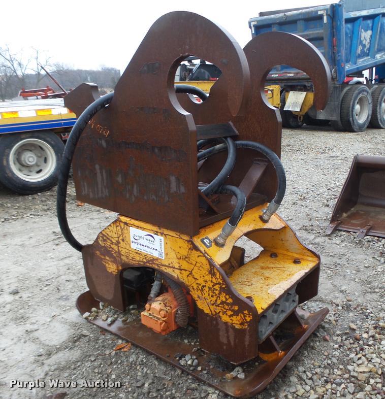 image for item DA0549 Hydraulic plate compactor