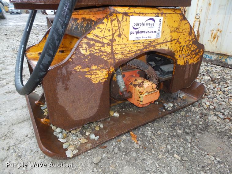 image for item DA0549 Hydraulic plate compactor