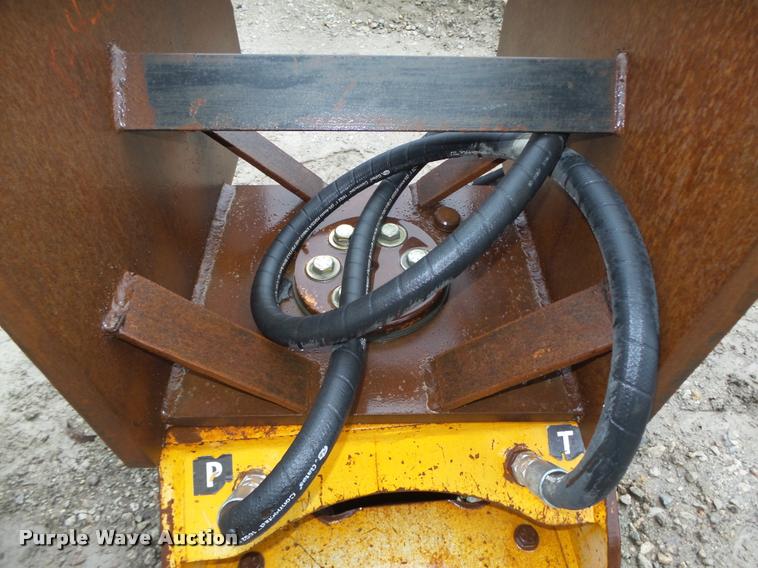 image for item DA0549 Hydraulic plate compactor