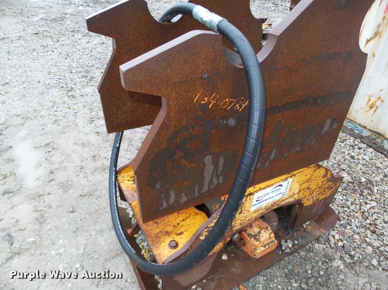 image for item DA0549 Hydraulic plate compactor