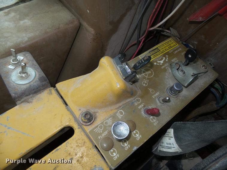 image for item DA0551 1989 Caterpillar 140G motor grader