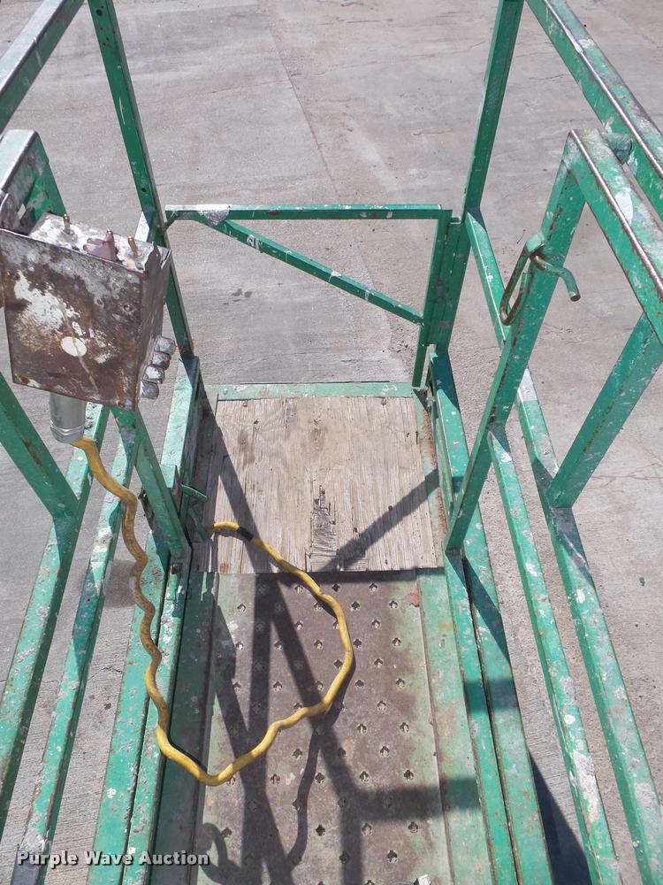 image for item DA0569 Mec 1632 scissor lift