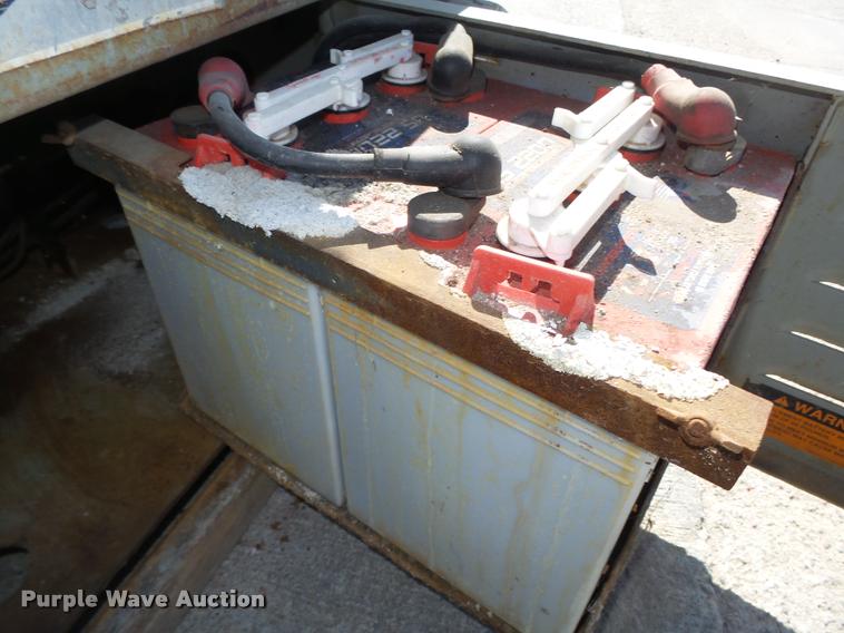 image for item DA0569 Mec 1632 scissor lift