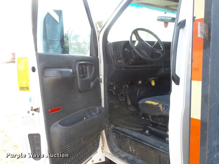 image for item DA0578 2005 Chevrolet C4500 flatbed truck