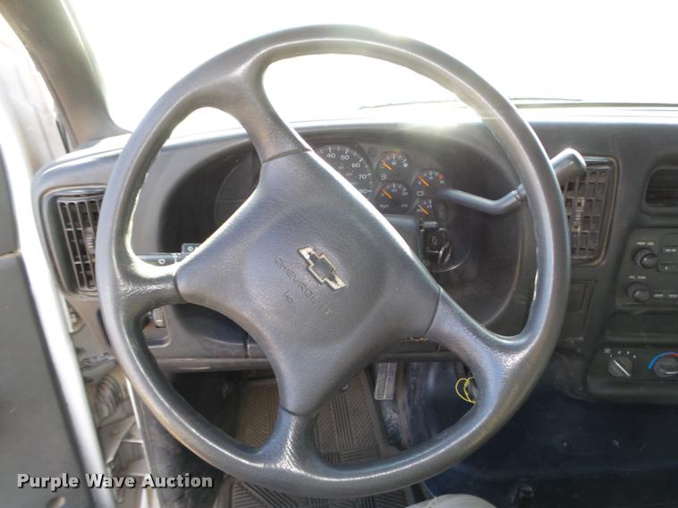 image for item DA0578 2005 Chevrolet C4500 flatbed truck