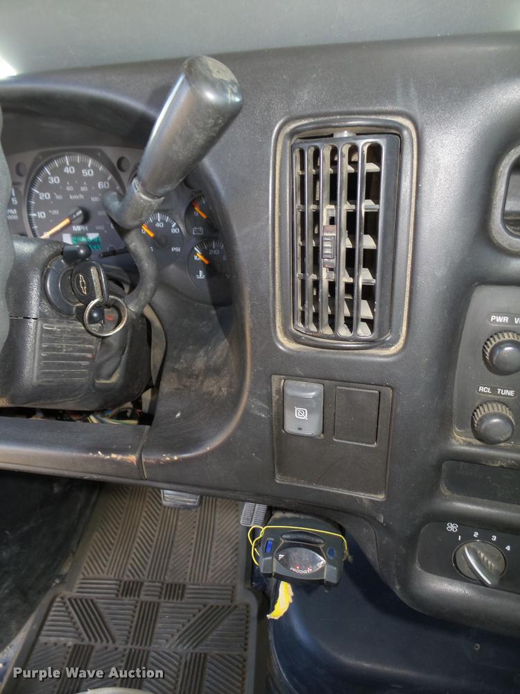 image for item DA0578 2005 Chevrolet C4500 flatbed truck