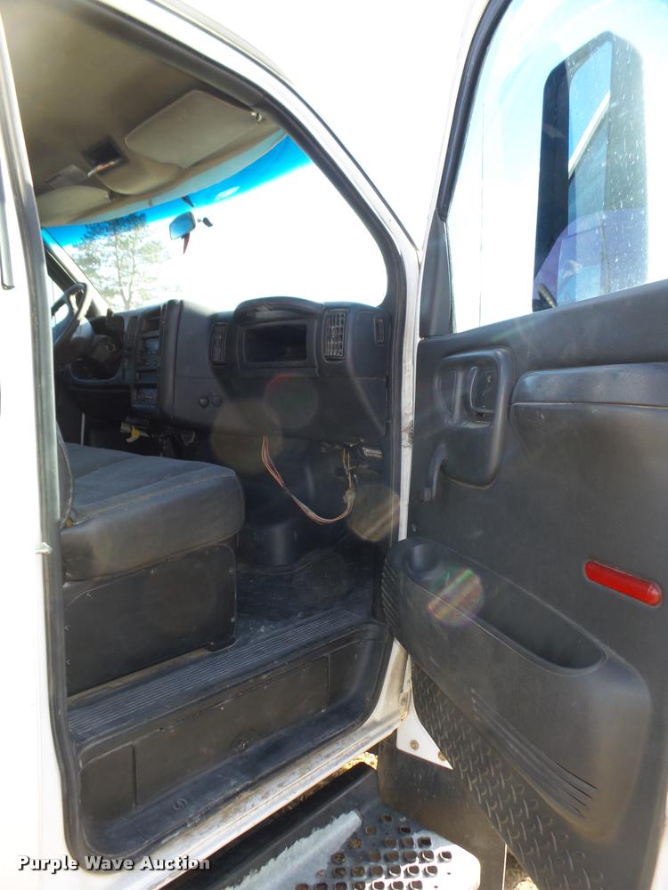 image for item DA0578 2005 Chevrolet C4500 flatbed truck