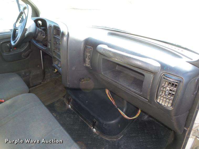 image for item DA0578 2005 Chevrolet C4500 flatbed truck