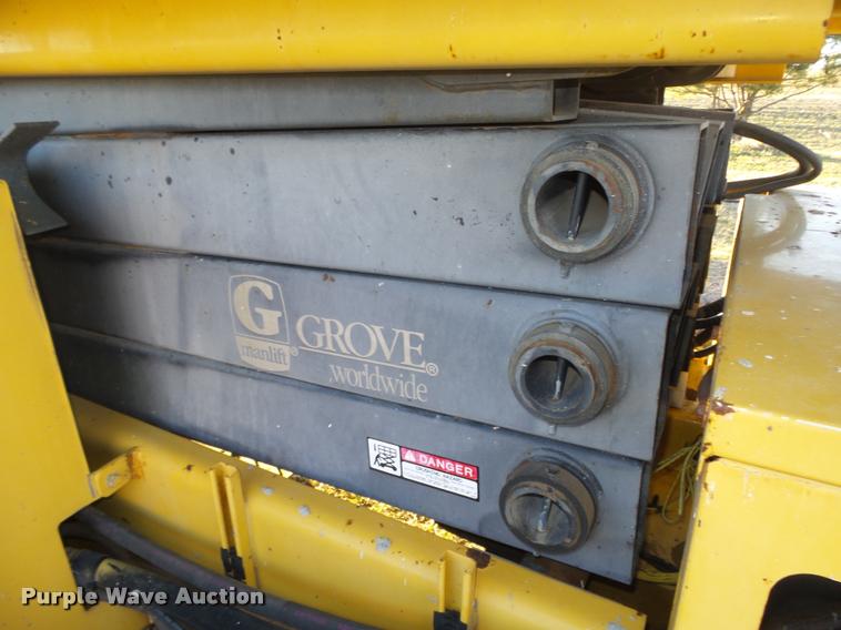 image for item DA0580 1995 Grove SM3884 scissor lift