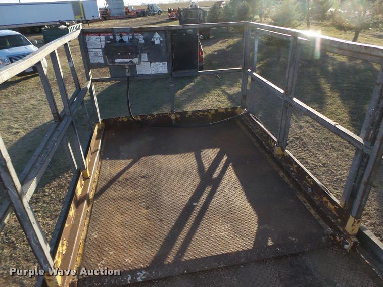 image for item DA0580 1995 Grove SM3884 scissor lift