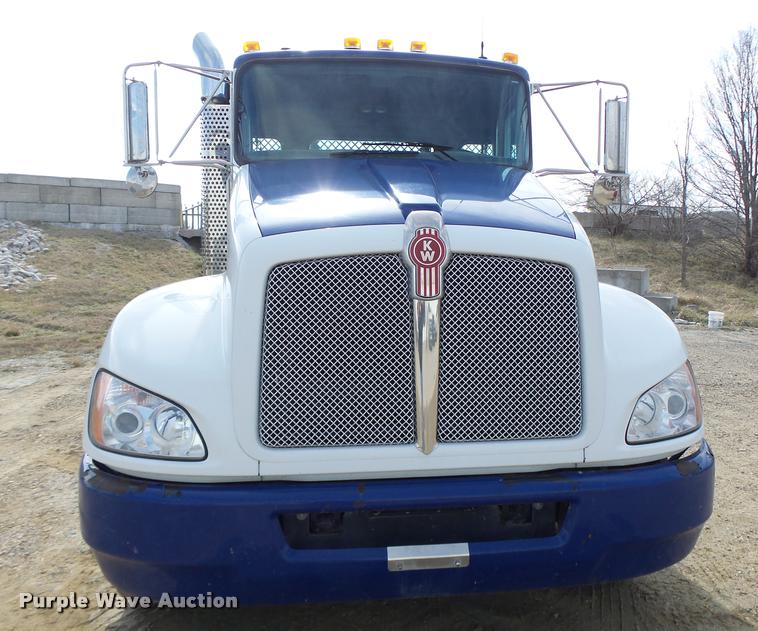 image for item DA3340 2010 Kenworth T370 flatbed truck