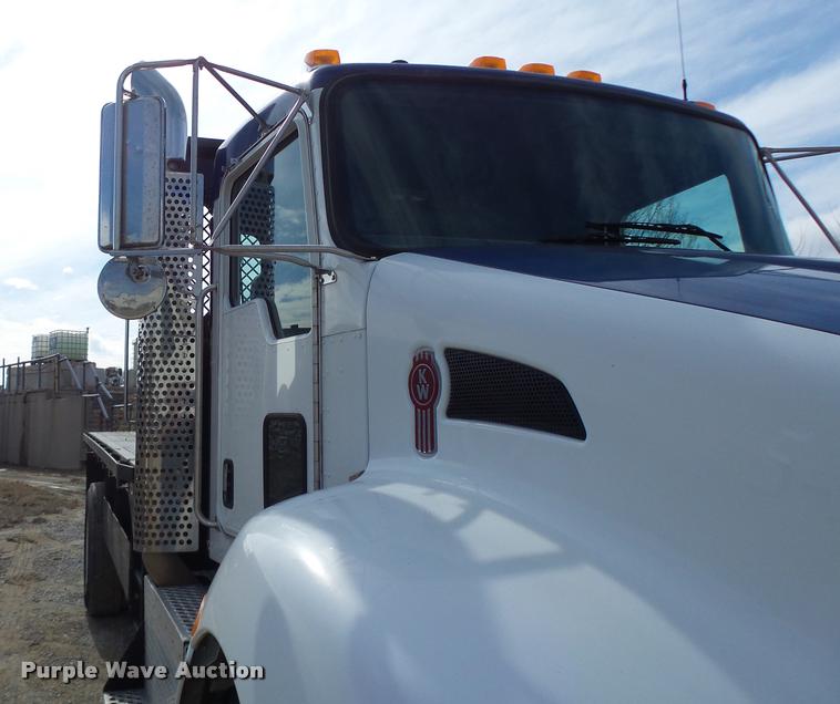 image for item DA3340 2010 Kenworth T370 flatbed truck
