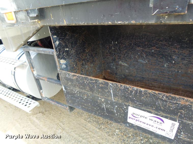 image for item DA3340 2010 Kenworth T370 flatbed truck