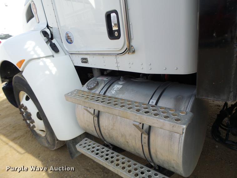 image for item DA3340 2010 Kenworth T370 flatbed truck