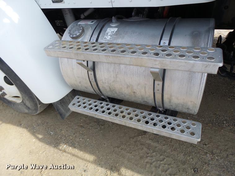 image for item DA3340 2010 Kenworth T370 flatbed truck