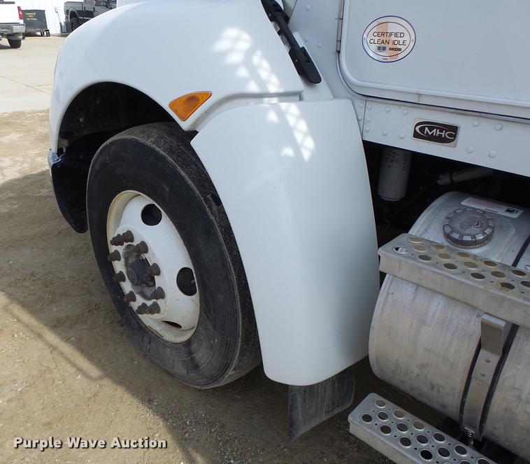 image for item DA3340 2010 Kenworth T370 flatbed truck