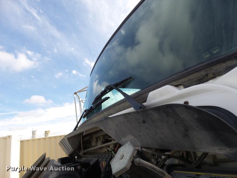 image for item DA3340 2010 Kenworth T370 flatbed truck