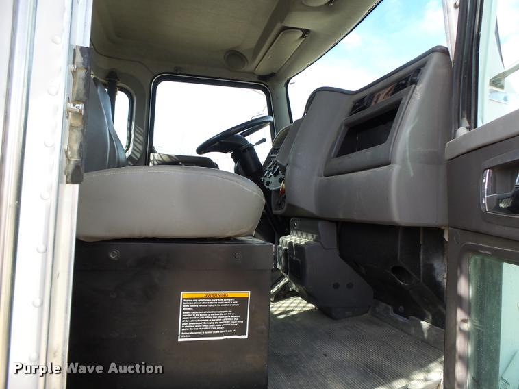 image for item DA3340 2010 Kenworth T370 flatbed truck