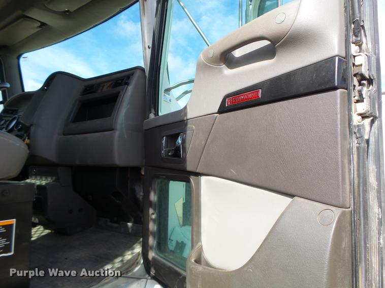 image for item DA3340 2010 Kenworth T370 flatbed truck