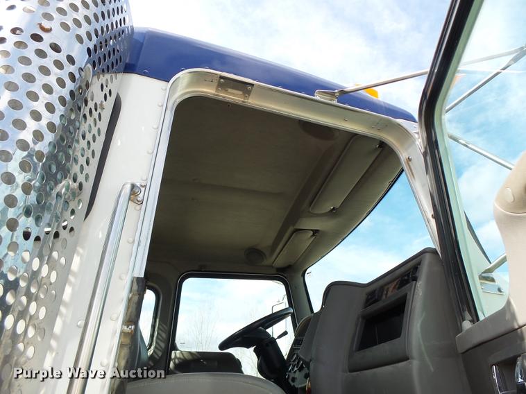 image for item DA3340 2010 Kenworth T370 flatbed truck