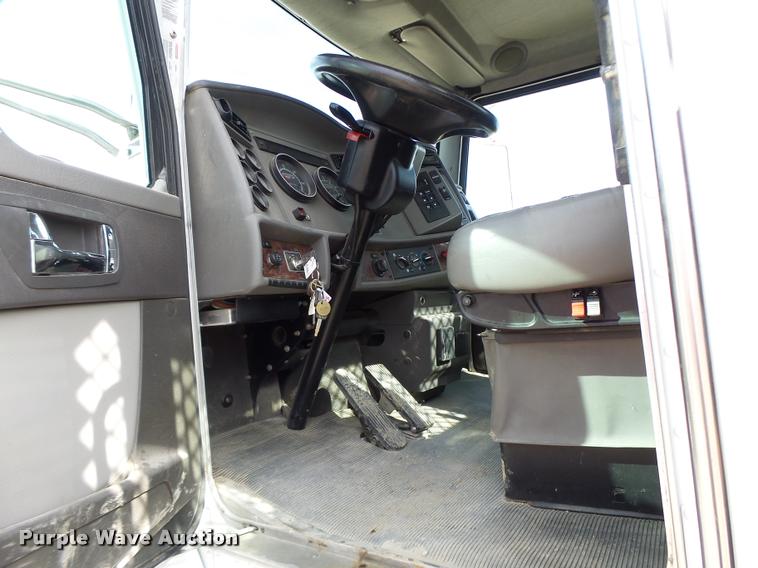 image for item DA3340 2010 Kenworth T370 flatbed truck