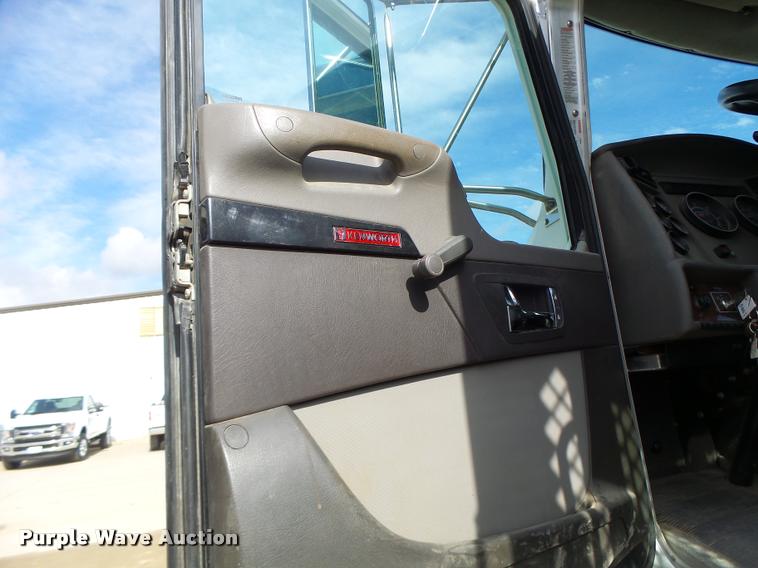 image for item DA3340 2010 Kenworth T370 flatbed truck