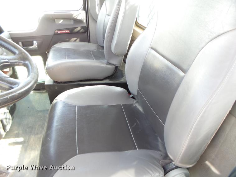 image for item DA3340 2010 Kenworth T370 flatbed truck