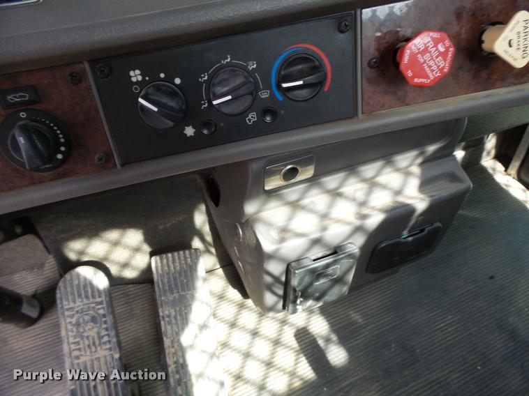 image for item DA3340 2010 Kenworth T370 flatbed truck