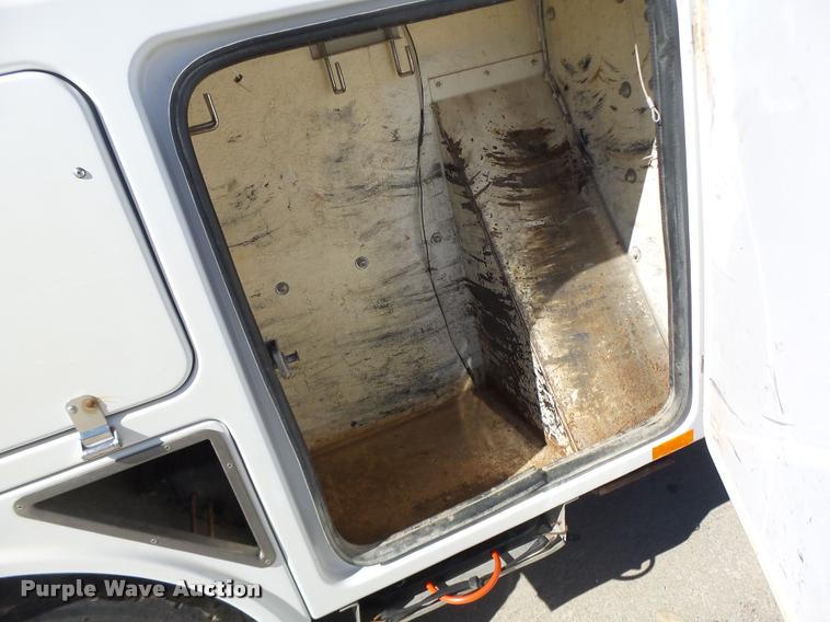 image for item DA3345 2011 Dodge Ram 5500 bucket truck