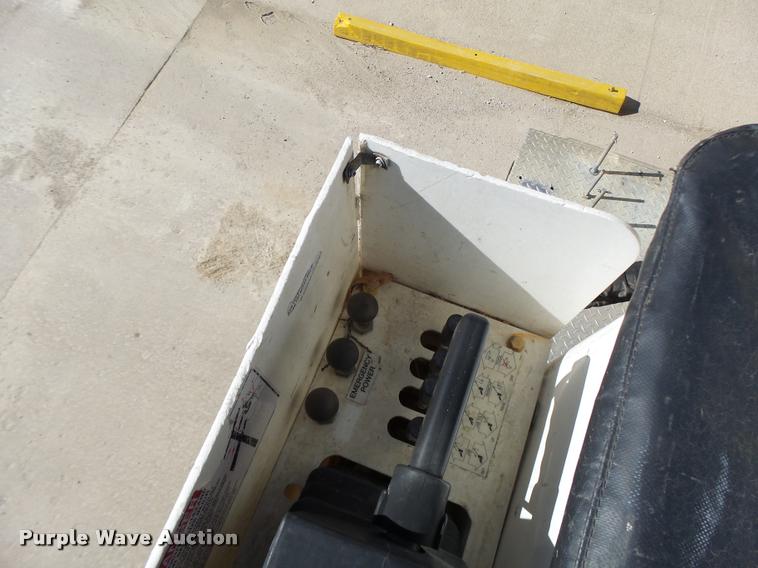 image for item DA3345 2011 Dodge Ram 5500 bucket truck