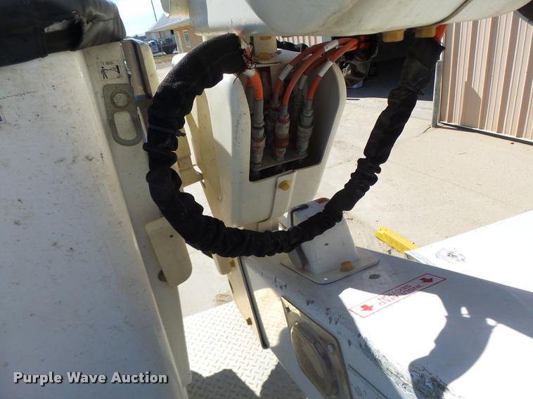 image for item DA3345 2011 Dodge Ram 5500 bucket truck