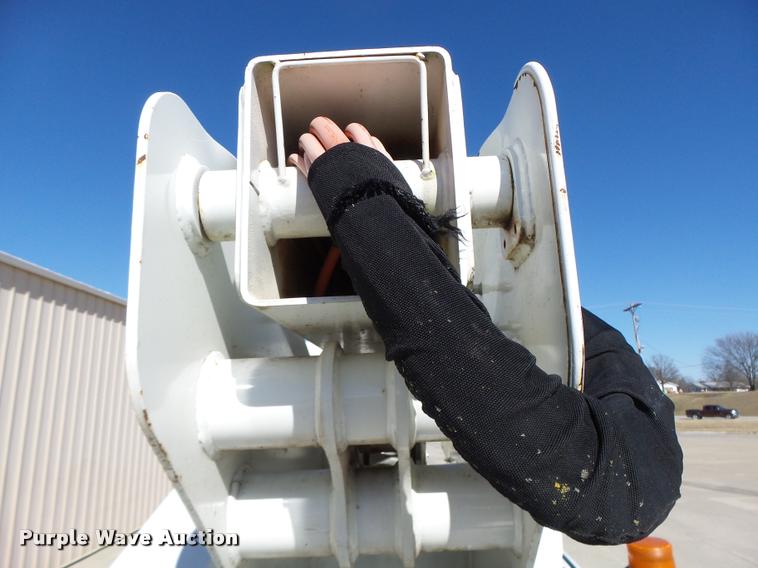 image for item DA3345 2011 Dodge Ram 5500 bucket truck