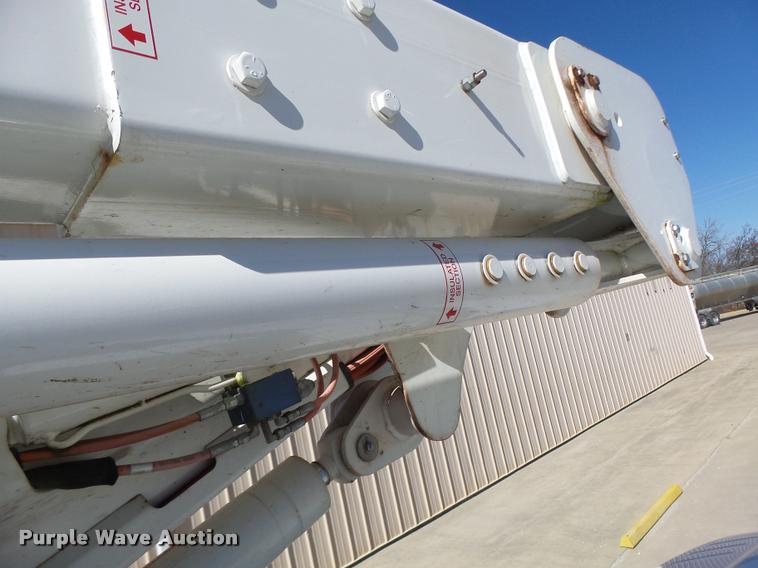 image for item DA3345 2011 Dodge Ram 5500 bucket truck