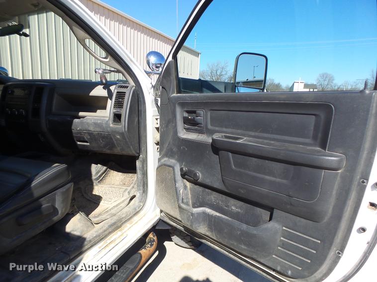 image for item DA3345 2011 Dodge Ram 5500 bucket truck