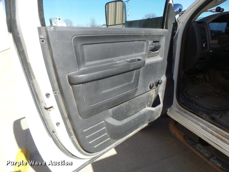 image for item DA3345 2011 Dodge Ram 5500 bucket truck